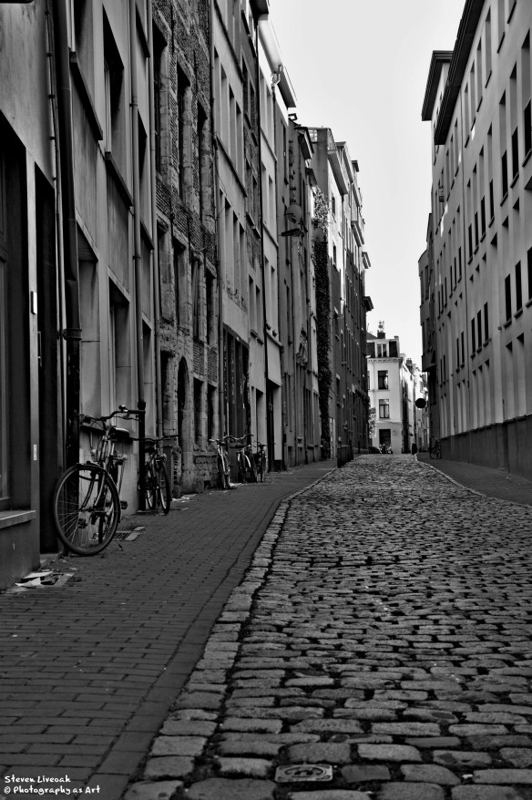 Bikes along the Wall